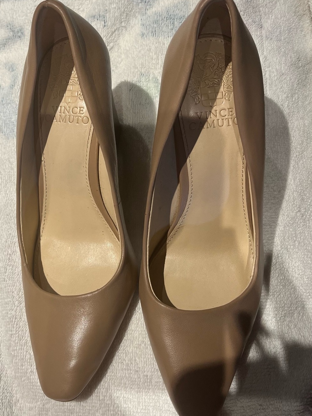Vince Camuto Women's Taupe Leather Pointed-Toe Pumps. 4” high.!